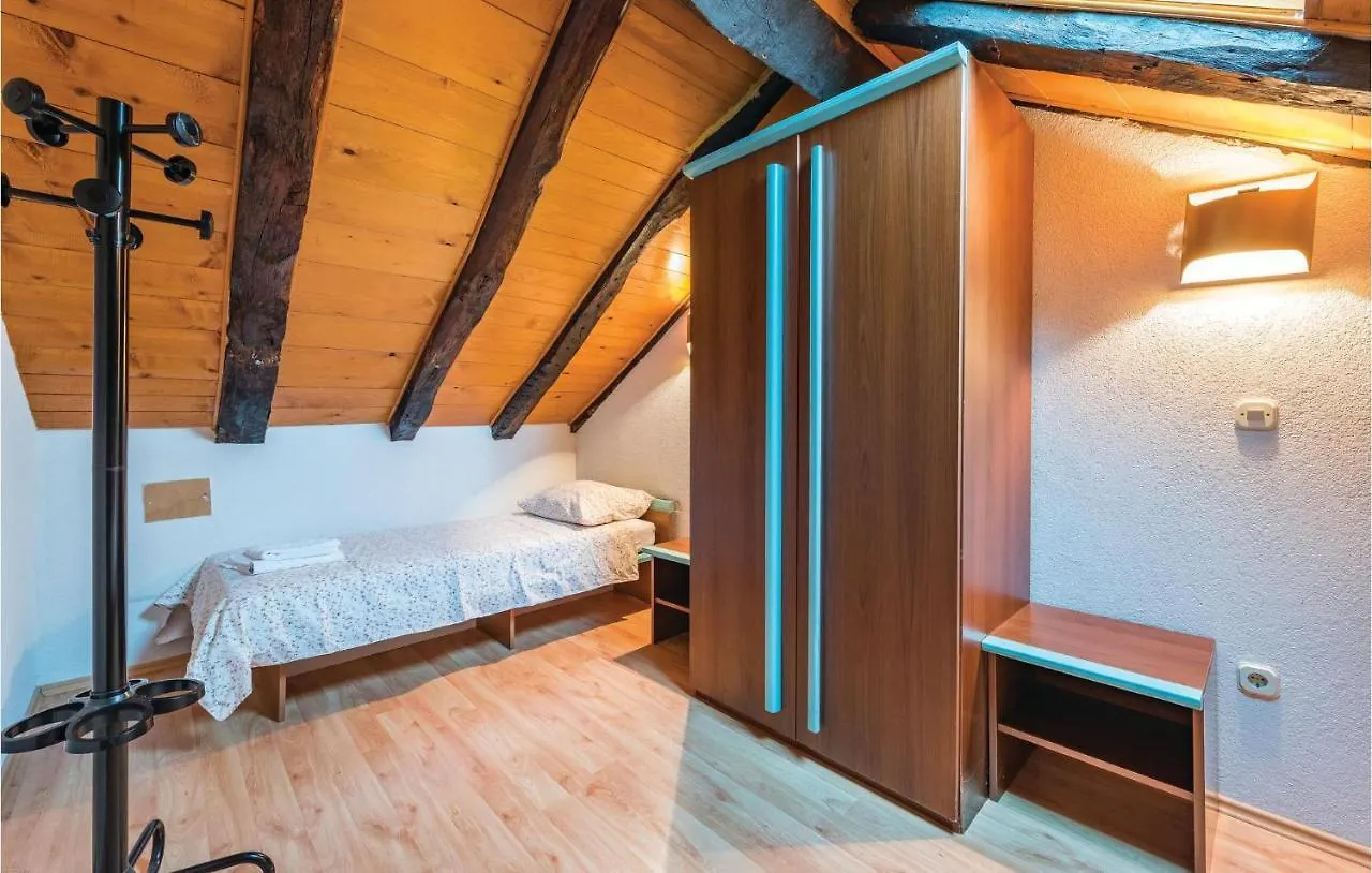 3 Bedroom Gorgeous Home In Domijanici Zminj 0*,