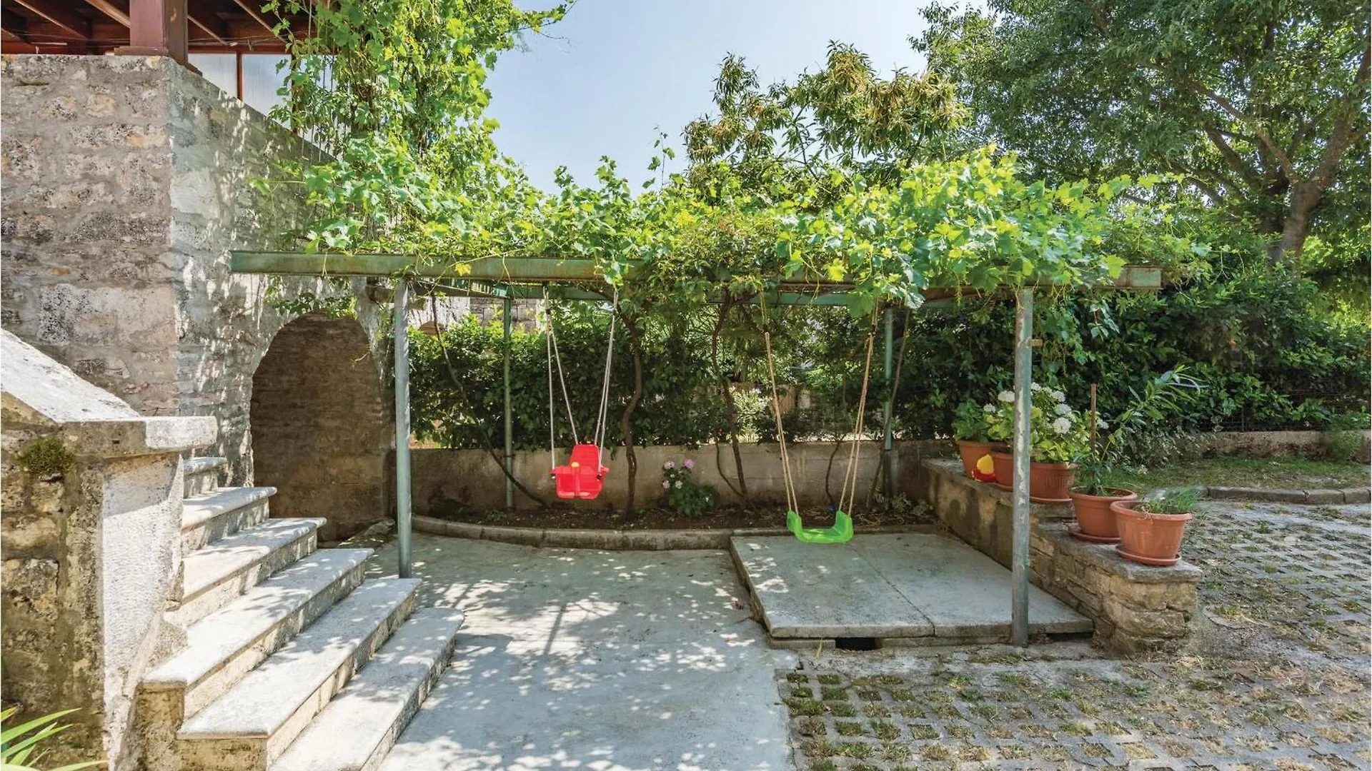 3 Bedroom Gorgeous Home In Domijanici Zminj Croatia