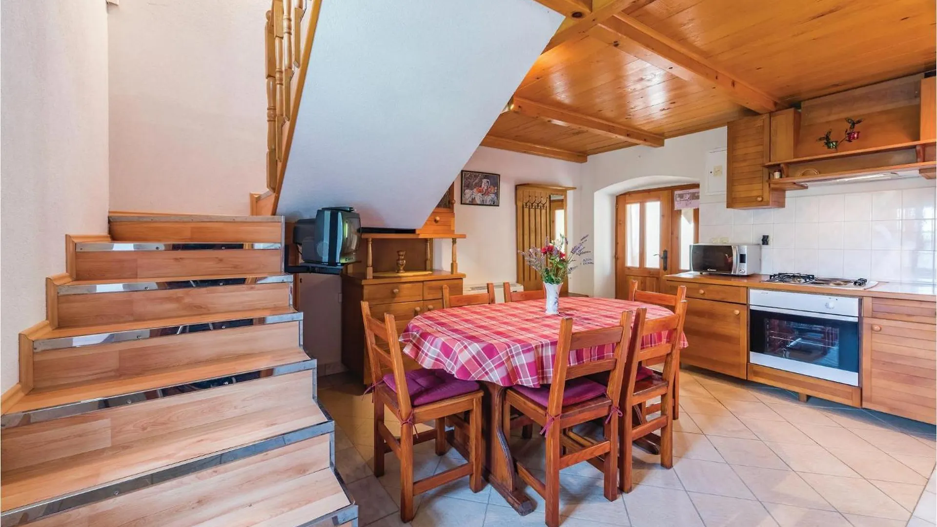 3 Bedroom Gorgeous Home In Domijanici Zminj 0*,